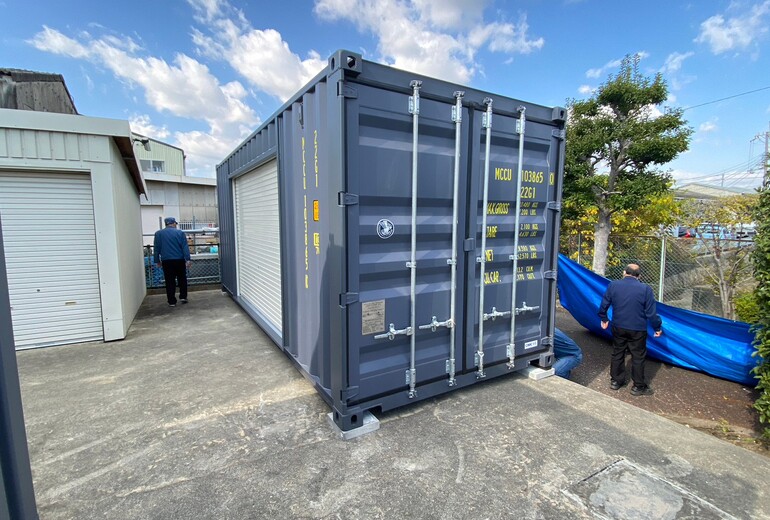 本社案件　同行！大阪府豊中市　シャッターコンテナ（20Fコンテナ改造） 2