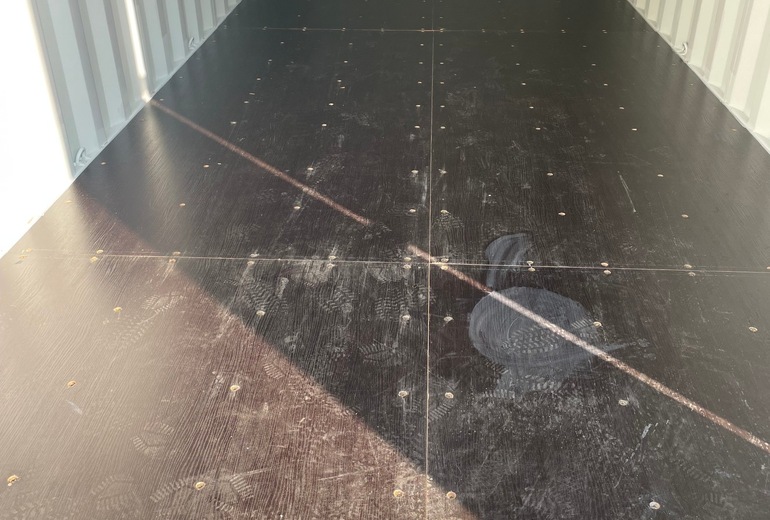 本部町　20F新品コンテナ（ダークグレー）納品！ 3