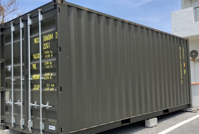 読谷村納品完了です！20F新品コンテナ（アーミーグリーン） 1