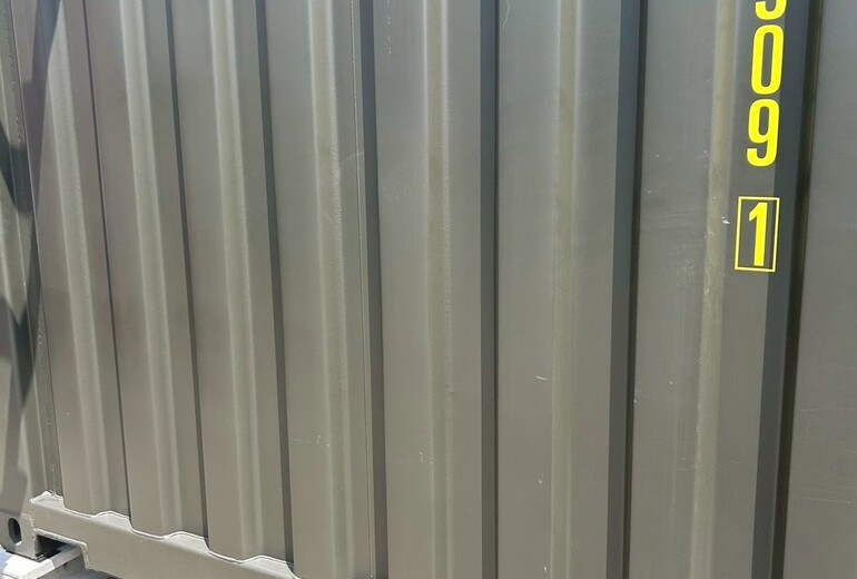 20F新品コンテナ　浦添市　アーミーグリーン色 1