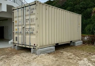 20F新品コンテナ　うるま市　アイボリー色